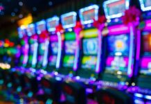 How Do Online Slots Differ from Traditional Slot Machines?
