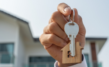 Old House, Big Updates, Small Budget — Why Floresville Sellers Consider Cash Offers